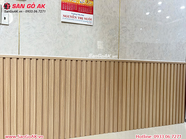 Công trình ốp lamri tường lam sóng vân gỗ vàng nhạt