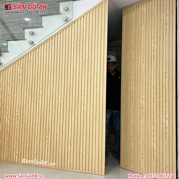 Nên ốp tấm lam sóng lên bề mặt tường bằng phẳng, khô ráo