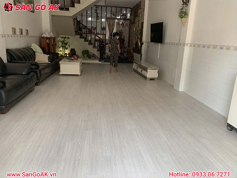 Thi Công Sàn Nhựa Hèm Khóa Cho Phòng Khách Tại TPHCM