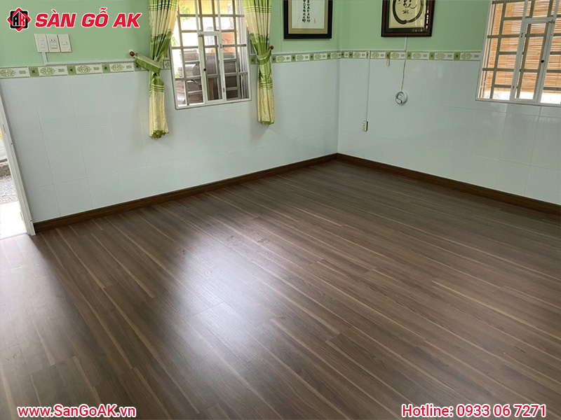 Lát Sàn Gỗ Công Nghiệp Cho Phòng Khách Chống Trầy Tốt
