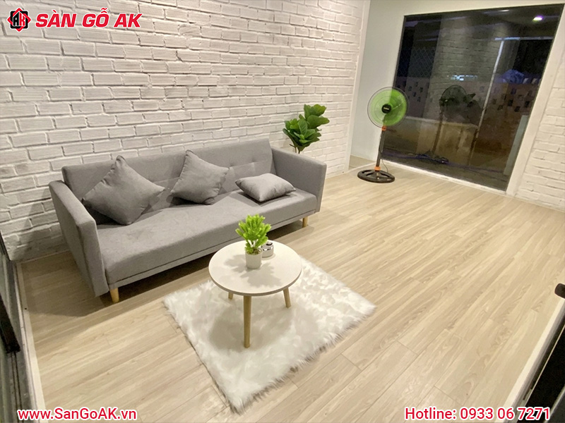 Sàn Gỗ Công Nghiệp Tông Màu Sáng Cho Phòng Khách
