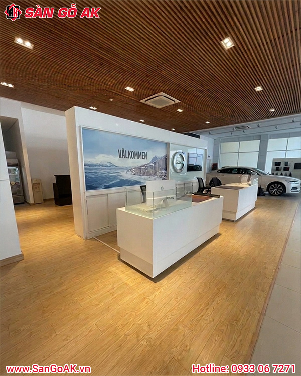 Sàn Gỗ Công Nghiệp Giả Gỗ Tự Nhiên Cho Showroom