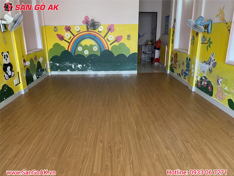 Lát Sàn Nhựa Dán Keo Cho Trường Học Bền Đẹp