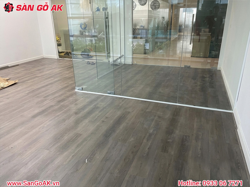 Lựa Chọn Sàn Nhựa Hèm Khóa Bền Đẹp Cho Không Gian Công Ty