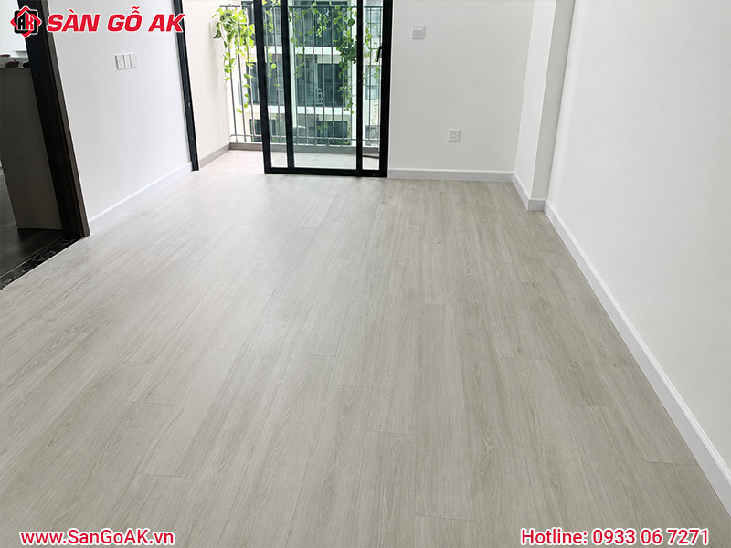Sàn Nhựa Hèm Khóa Vân Gỗ Sáng Cho Căn Hộ