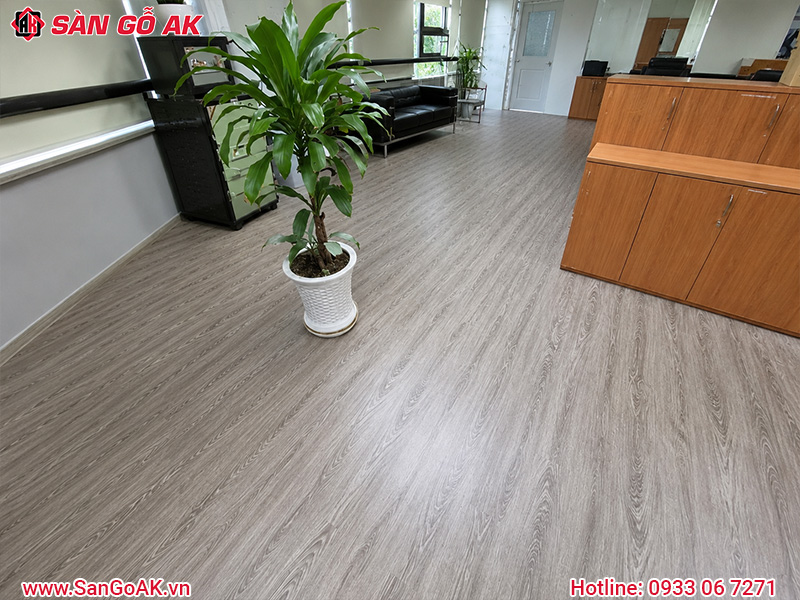 Lót Sàn Nhựa Hèm Khóa Cho Khu Vực Làm Việc Công Ty