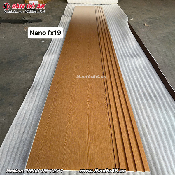 Tấm nhựa Nano vân gỗ vàng đậm dùng để ốp tường, ốp trần nội thất