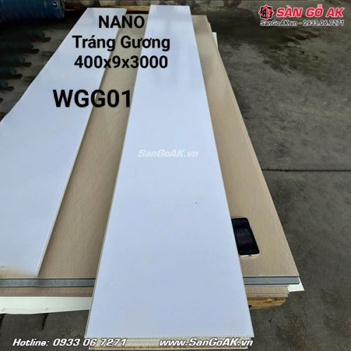 Tấm ốp Nano tráng gương màu trắng WGG01