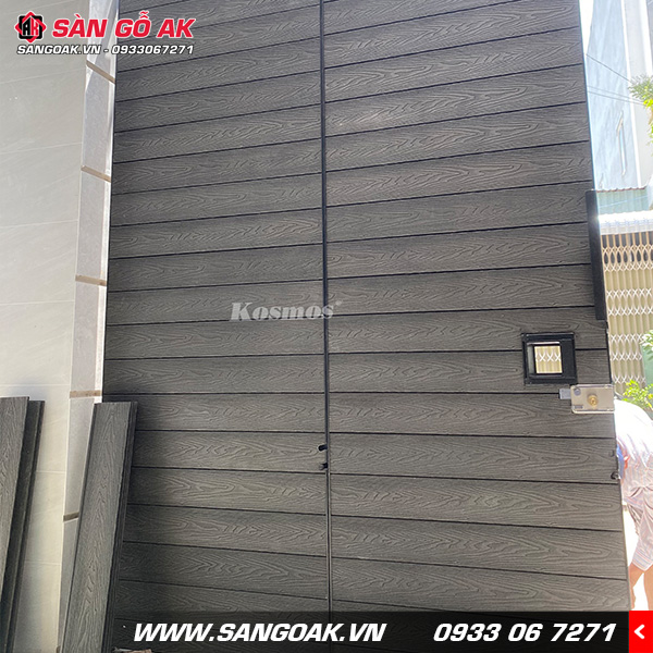 Được làm từ chất liệu cao cấp tấm ốp gỗ nhựa rất thích hợp làm cửa cổng