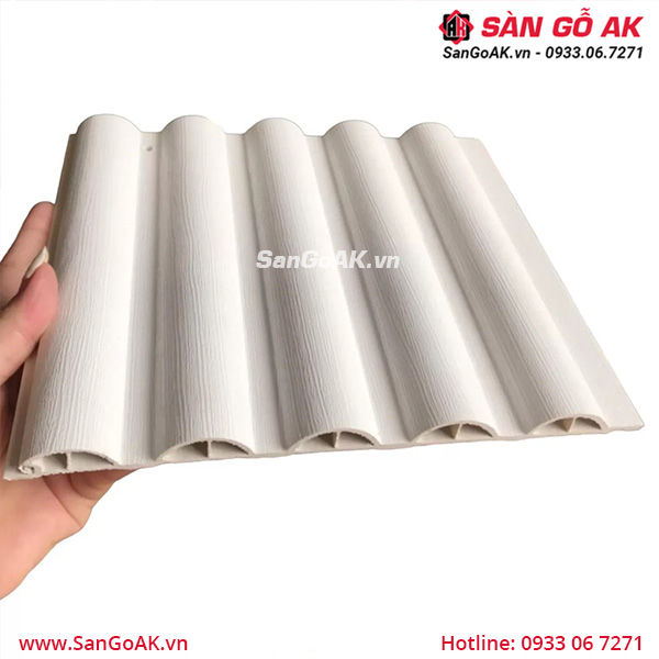 Lam sóng tròn màu trắng có trọng lượng nhẹ, dễ thi công