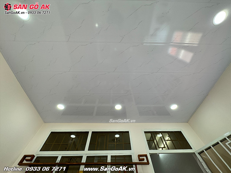 Ốp trần nhà bằng tấm nhựa Nano trắng vân mây sang trọng