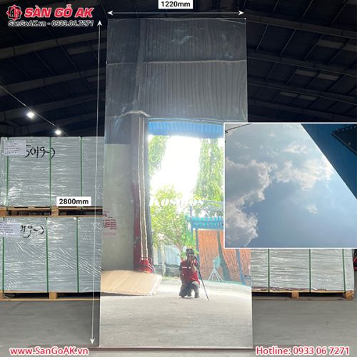 Tấm ốp than tre Kosmos tráng gương PET bạc TT-810