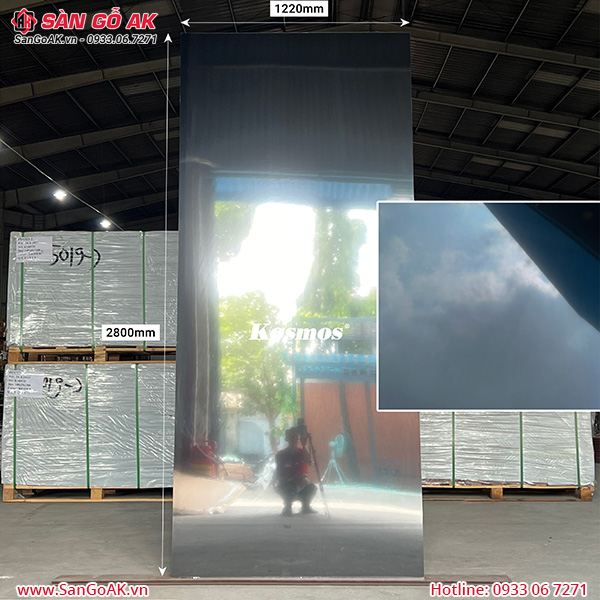 Sàn Gỗ AK - nơi cung cấp tấm ốp than tre Kosmos TT-811 tráng gương đen