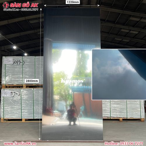 Tấm ốp than tre Kosmos tráng gương PET đen TT-811