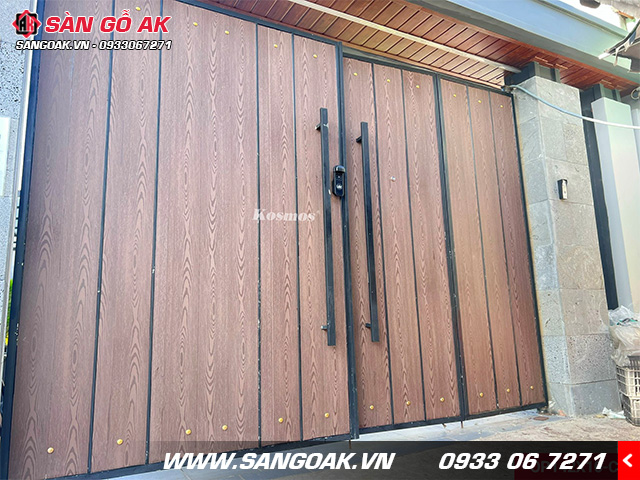 Thanh đa năng Galawood có thể chịu được mưa nắng nên ứng dụng làm cửa cổng