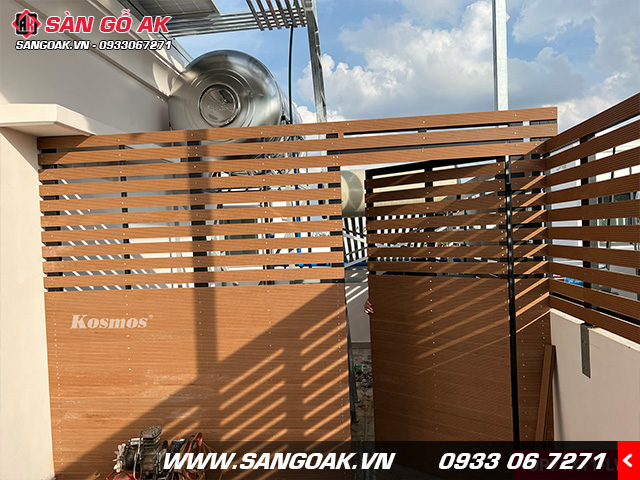 Hàng rào, cửa cổng làm bằng thanh đa năng gỗ nhựa không chỉ đẹp mắt mà còn rất chắc chắn.