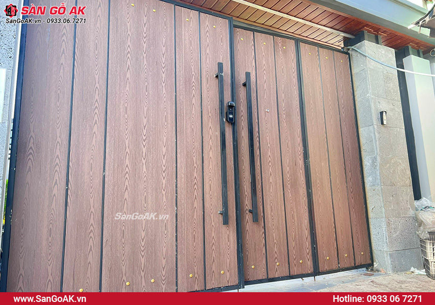 Thi công làm cửa cổng bằng gỗ nhựa ngoài trời tại Tây Ninh và TPHCM