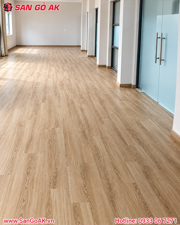 Sàn Gỗ Công Nghiệp Tạo Điểm Nhấn Cho Khu Vực Văn Phòng
