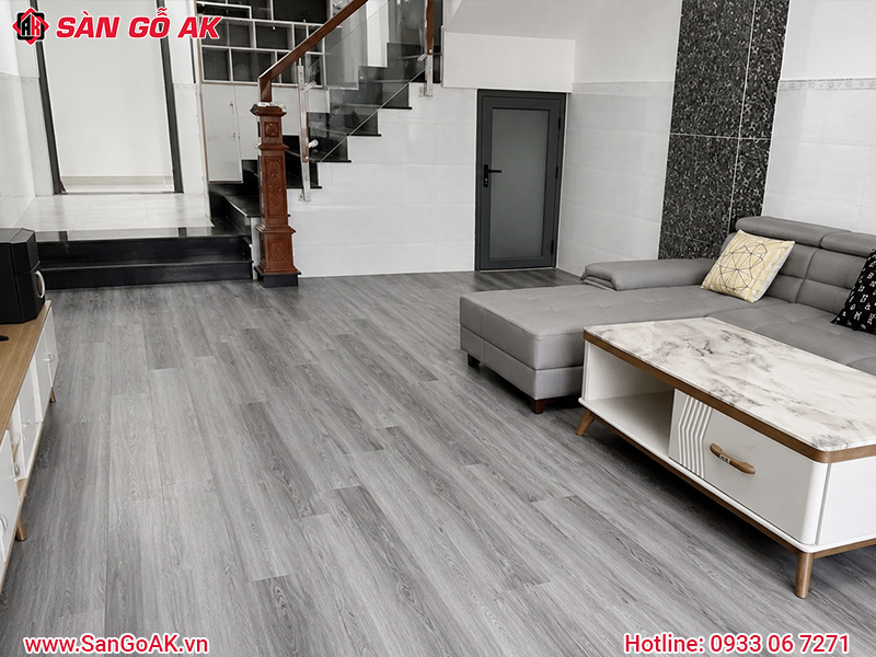 Thi Công Lát Sàn Nhựa Dán Keo Cho Phòng Khách Nhanh Gọn