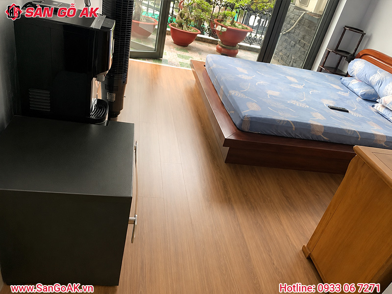 Thi Công Sàn Nhựa Hèm Khoá Cho Phòng Ngủ Đẹp, Bền