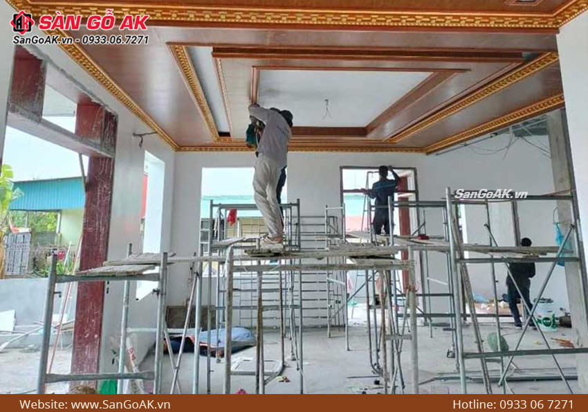 Thi công ốp trần nhựa giật cấp sang trọng, hiện đại