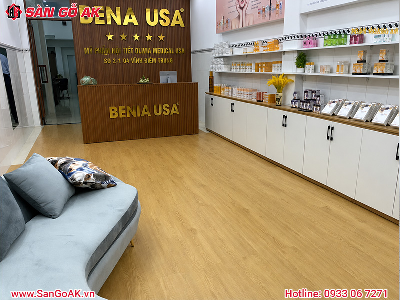 Thi công sàn nhựa dán keo cho cửa hàng Spa sang trọng