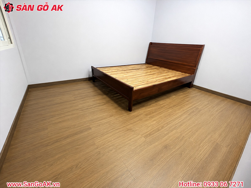 Cải Tạo Phòng Ngủ Cũ Bằng Sàn Nhựa Dán Keo Giả Gỗ