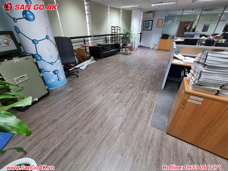 Cải Tạo Không Gian Làm Việc Với Sàn Nhựa Hèm Khóa