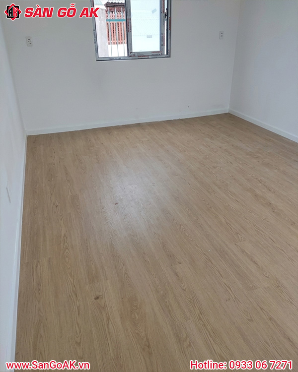 Sàn Nhựa Hèm Khóa Giả Gỗ Cho Phòng Ngủ Tối Giản