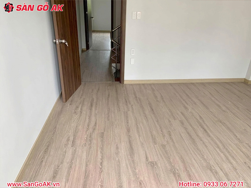 Không Gian Phòng Ngủ Thư Giãn Với Sàn Nhựa Hèm Khóa Giả Gỗ