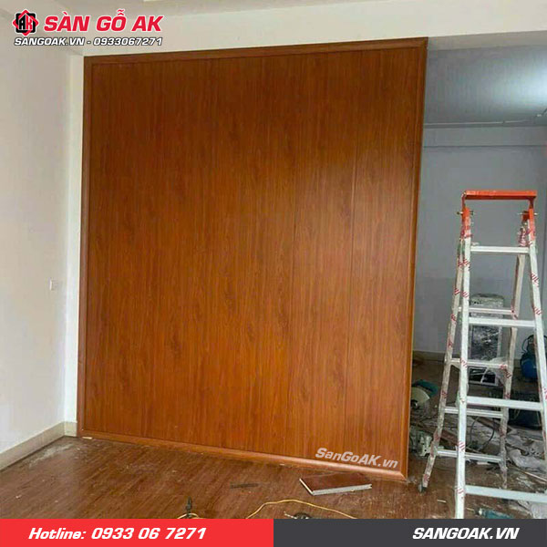  Thi công vách ngăn nhựa giả gỗ 2 mặt nhanh chóng và tiện lợi 
