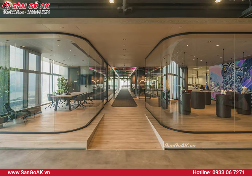 Thiết kế vách kính uốn cong tăng tính thẩm mỹ cho văn phòng